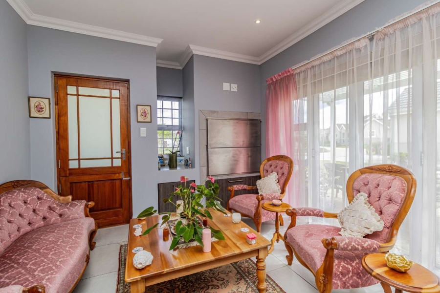 2 Bedroom Property for Sale in Heiderand Western Cape